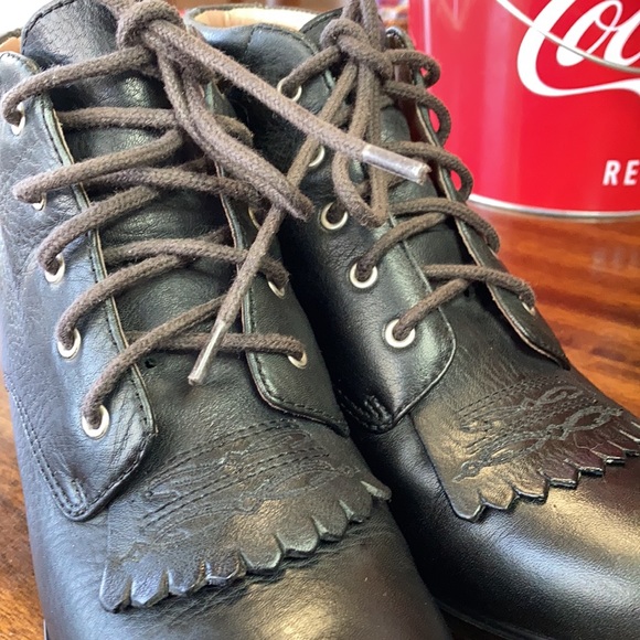 ARIAT JOSIE BLACK LEATHER LACE UP BOOTS. - Picture 4 of 12